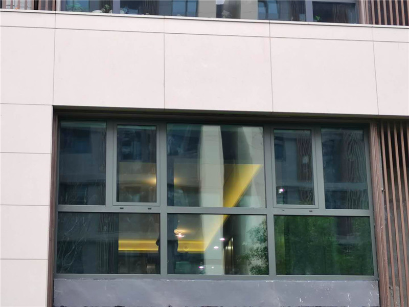 市北某小区断桥铝门窗安装